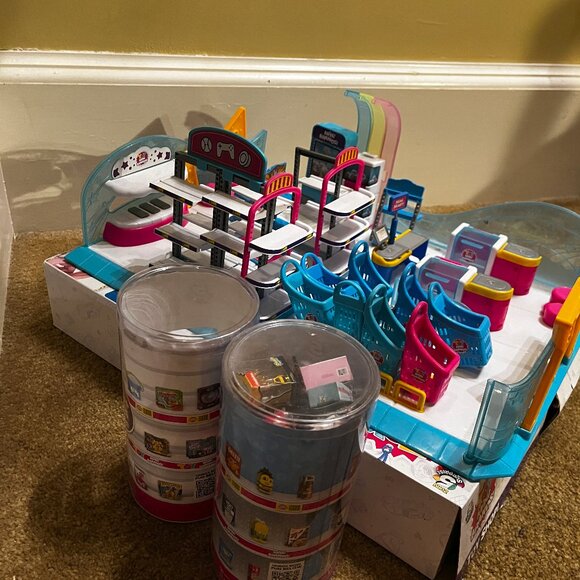 Mini Brands Toy Mini Mart + extras - Picture 3 of 3